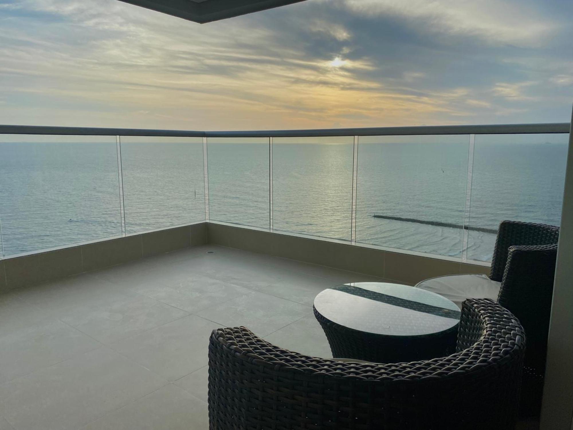 Apartamento frente al mar. Cartagena el Laguito Exterior foto